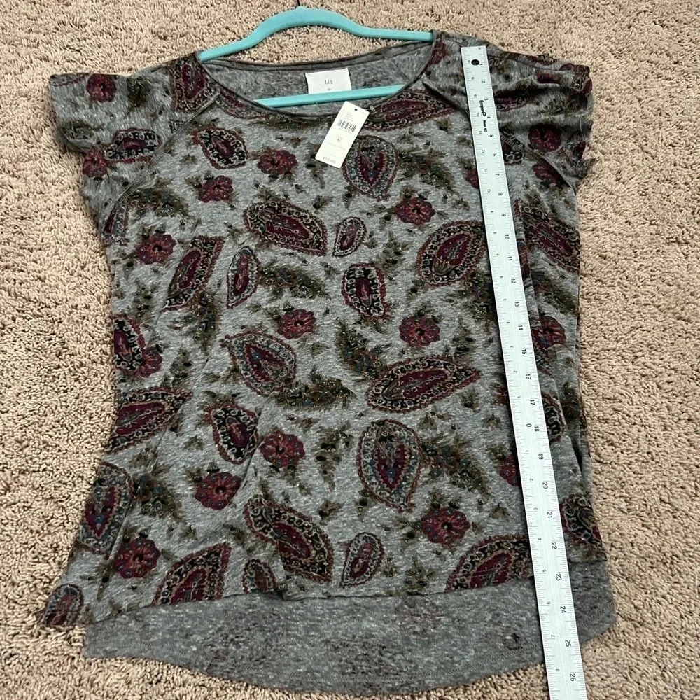 NWT new Anthropologie T.LA paisley flutter tee gray red medium top shirt - Picture 13 of 14